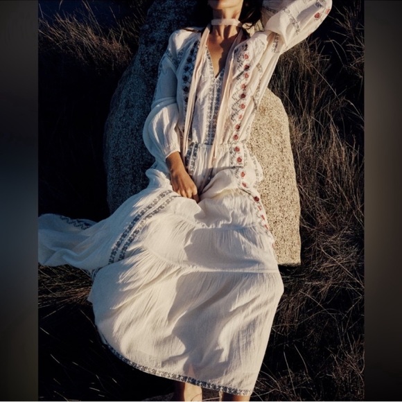 Zara Embroidered Voluminous Blouse - Picture 4 of 7